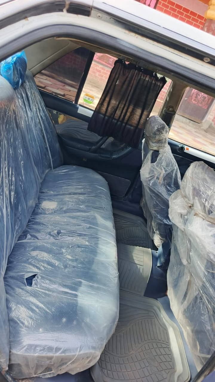 السلام عليكم سياره سيدان للبيع موديل 1990 سياره حلوه ونظيفه مال جناي كهربايات كله شغاله تخم تاير جديد بطاين جدد رقم انكليزي مكينه 2500 كير عادي مكان سياره واسط قضاء العزيزيه السعر اتصل ودلل الهاتف ***********///***********
