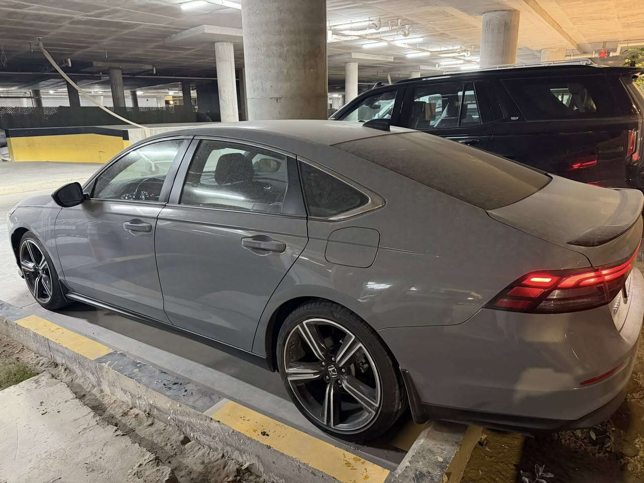 هوندا اكورد 2023 Sport سمنتي تخبل
فول فتحه كرسي كهرباء شاشه جبيره مكينه 2000 
حادثها شويه من البنيد الباقي مكفول 
سياره حلوه ونظيفه كلش ماشيه 44 الف 
رقمها بغداد باسمي 
*********** 
سعرها 185 وبيها مجال
