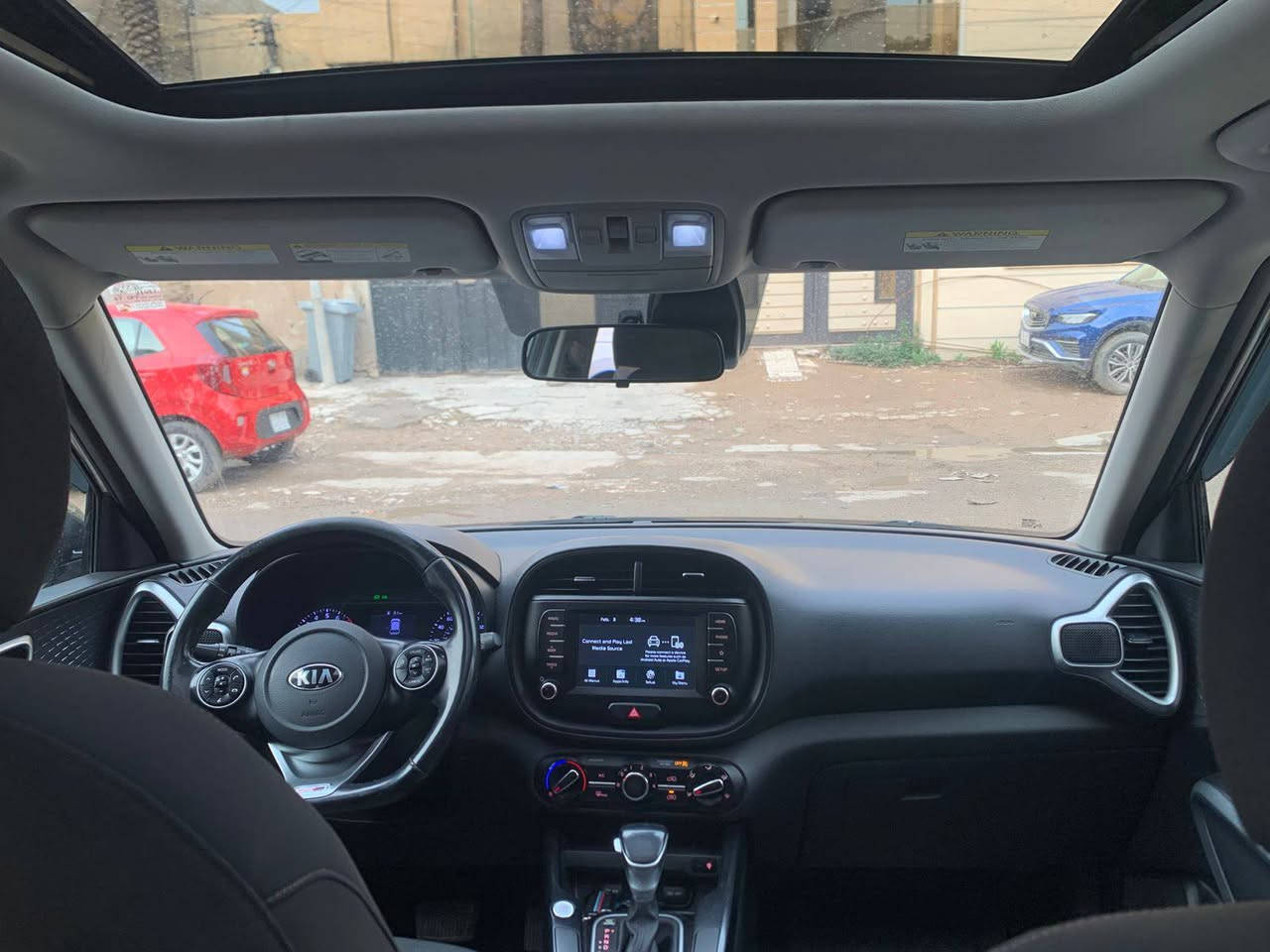 السلام عليكم كيا صول موديل 2020 وارد امريكي السياره فول مواصفات چيتي لاين حادثها موجود بالصور رقم اربيل ماشيه 94 الف
المواصفات
بصمه
سلايت
محرك 2000 دوش
رادار امامي وخلفي 
شاشه اصليه 
كامره اصليه دواره
كروس سرعه فول 
تحكم ستيرن فول 
اشاير مري
سبير منازل 
تحديد مسار 
شاحن موبايل 
وبعد بيها مواصفات اكثر
السياره جديده جدااا
مكان السياره بغداد شارع فلسطين 
السعر 130 وبيها مجال بسيط 
حتى كتلوكات الشركه بيها 
الاستفسار على الرقم 
***********
