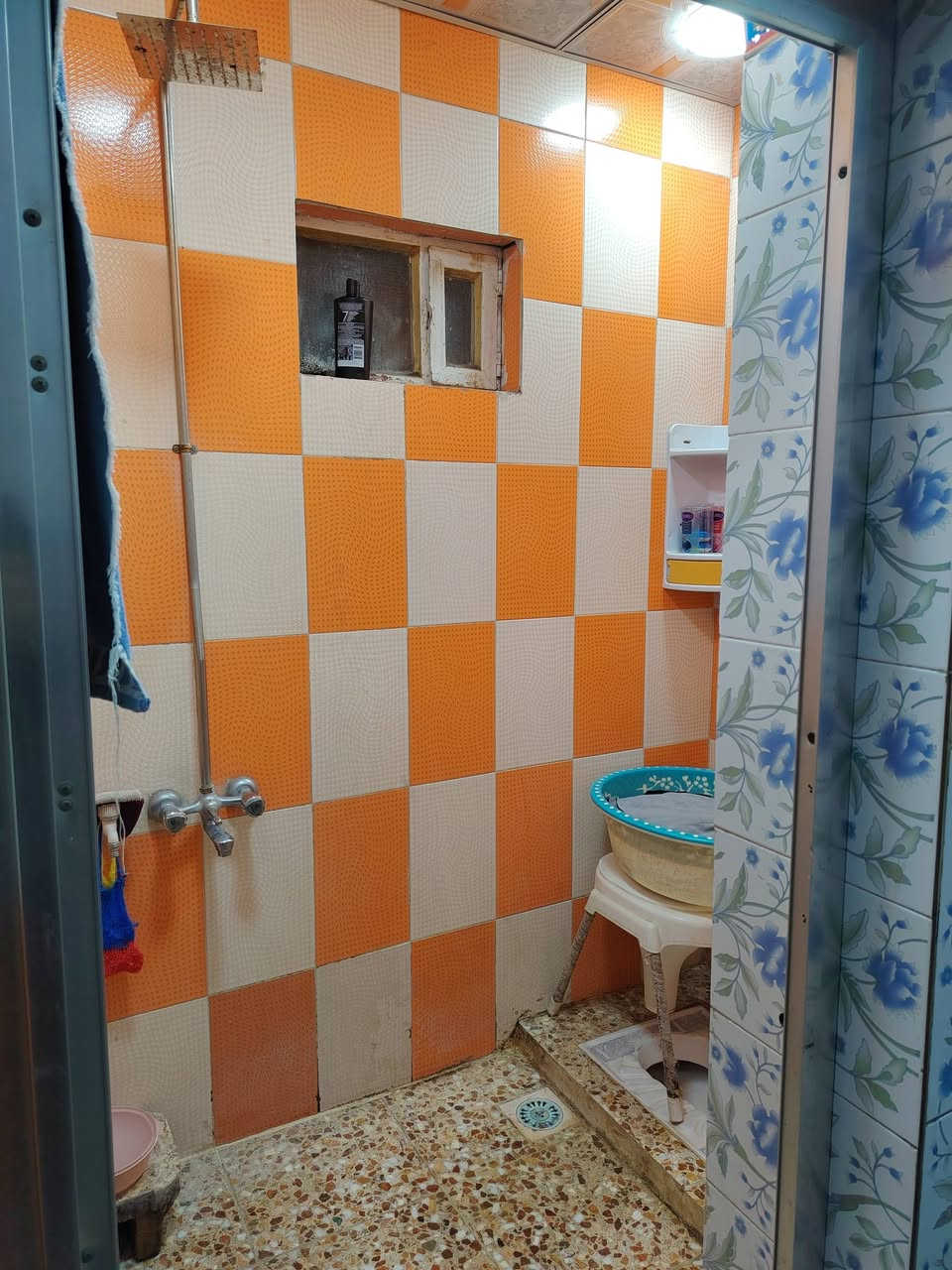 سلام عليكم للبيع نصف قطعه بناء حديث مدينه الصدر قطاع ٢٥ مقابيل مستشفى الشهيد الصدر العام يحتوي على كراج +استقبال+ مطبخ +منور +٣ غرف نوم +٣حمام تواليت مشترك +الاستفسار *********** @الجميع
