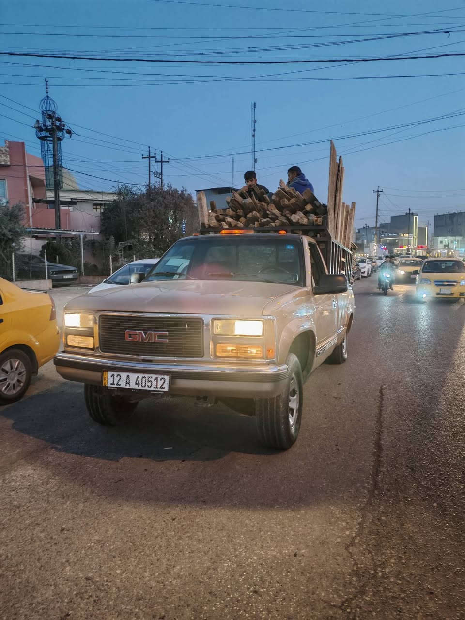 السلام عليكم جيمسي مصبوغة للجمالية مكينتها وكيرها شرط مكينتها 350 كيرها 400 مكانها الموصل الايمن كاربون بيها رقمها انكليزي بسمي اني الشرعي خابر واستفسر  على هذا الرقم *********** الكورك ***********
