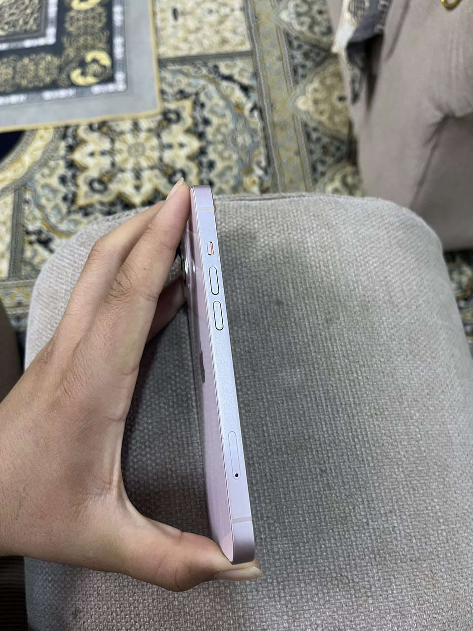 السلام عليكم ايفون 13 مكفول كفاله عامه من كلشي ذاكره 128 بس بطاريته نازله 79  وجهاز كلش نظيف المكان بغداد الغزاليه السعر 400 وبي مجال الرقم :***********
