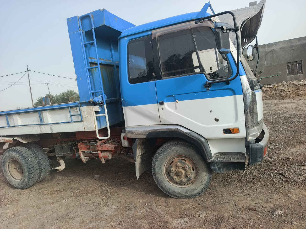 السلام عليك
سيارة نيسان للبيع  للاستفسار 
***********
