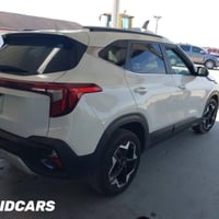 سياره البيع  سليتوز وارد امريكي مديل ٢٤ حادثهة  بارد في الجاملغ الأمام...