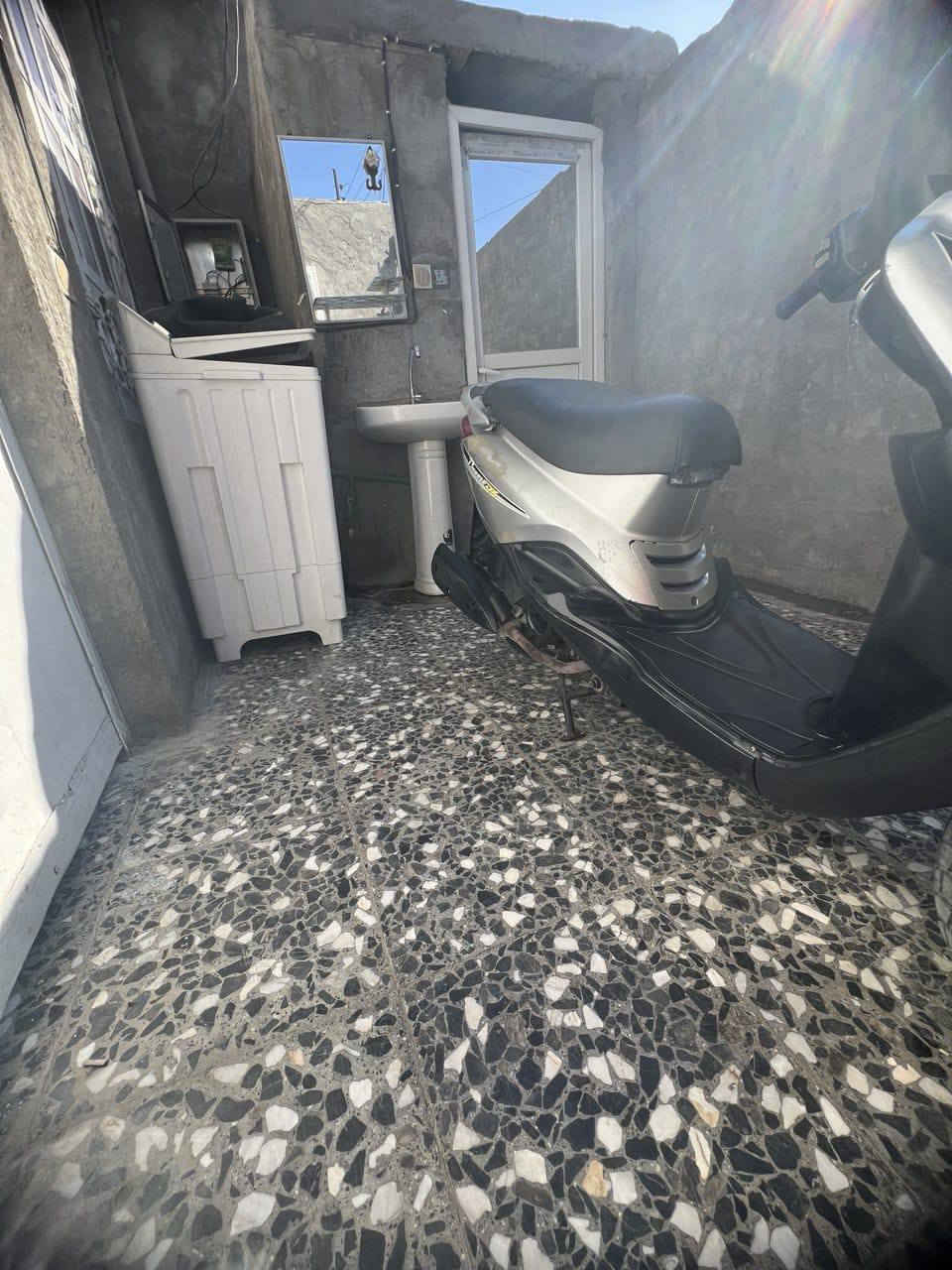 سلام عليكم دراجه بريز كامله سلف هندى شغال تايرات جدد كهربائيات كفرات بلاديه  نكره بكل وكت شلعه ومعدل دراجه خير من الله ناعمه خرسه  دراجه مراوس حسب لإقناعه لسعر 450 وبيه مجال مكان الحسينيه راشديه رقم ***********
