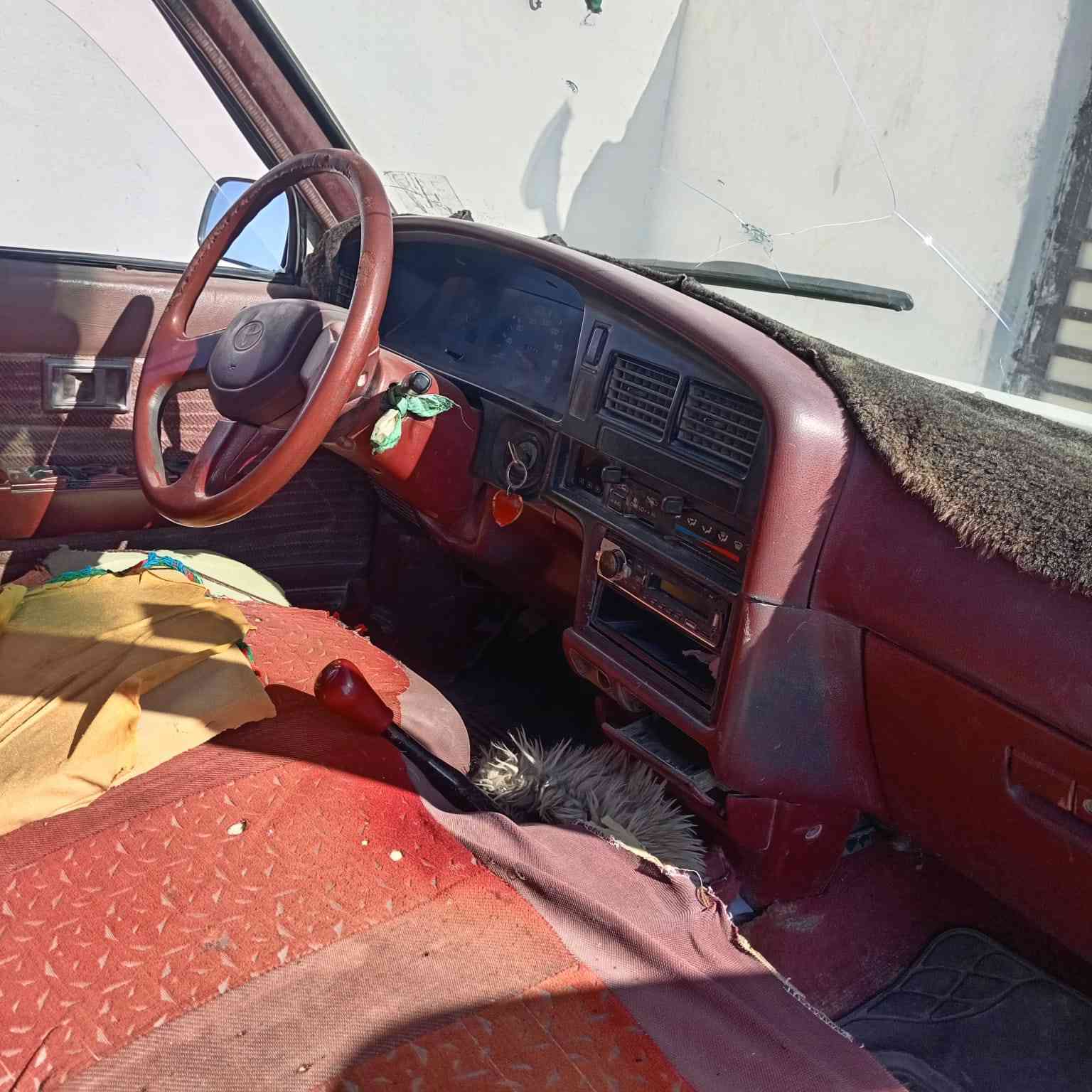 السلام عليكم تيوته البيع موديل 93 محرك ونجي سته سلندر كير عادي رقم ذي قار مشروع وطني السعر 40   الشراي يتصل ***********
