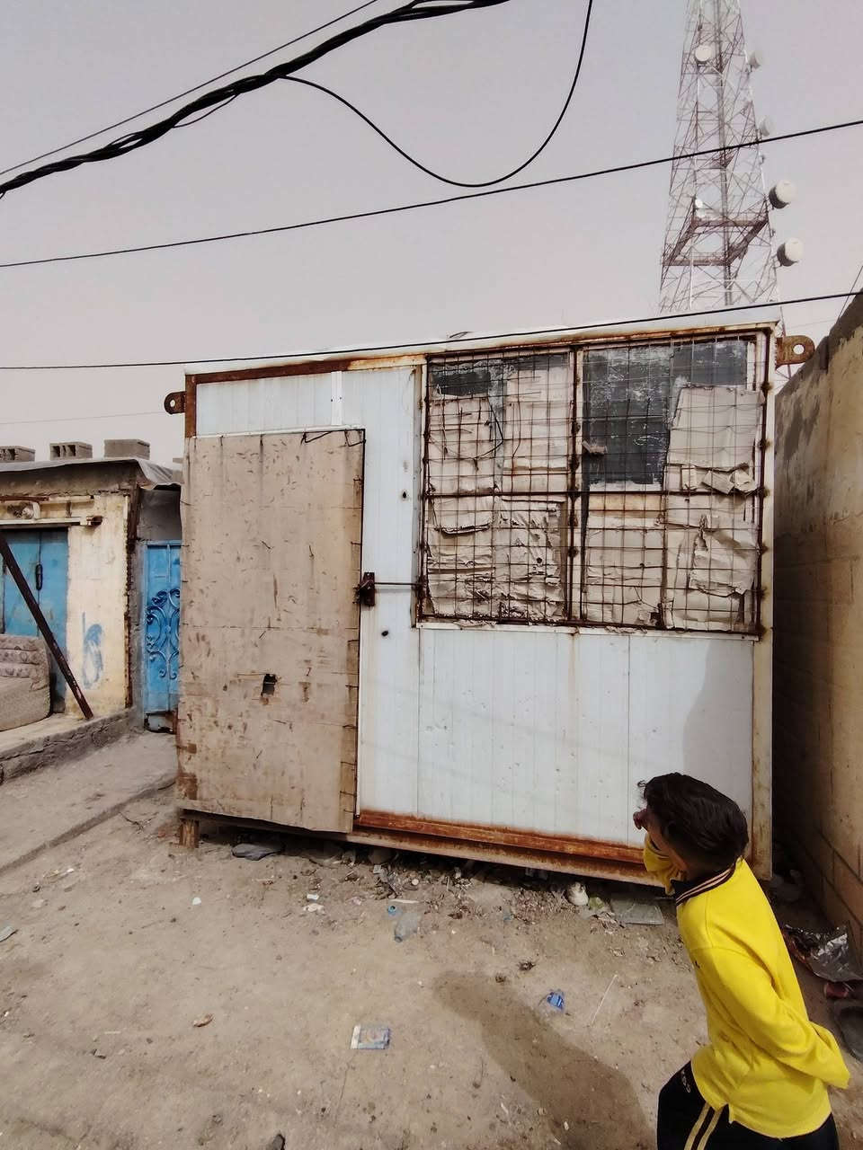 مكلف نشر كرفان 3x2 بصره معقلمع باب خشب خارجي التواصل مع صاحب الكرفان
***********
