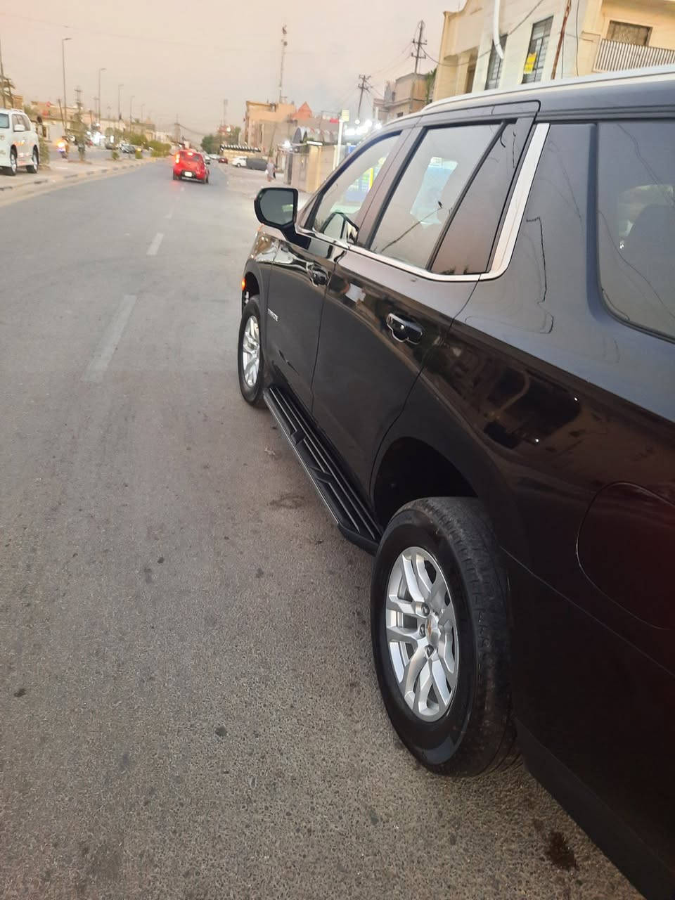 السلام عليكم...
تاهو ٢٤ لون اسود LT وارد امريكي 4 ويل داخلة على كتاب الشهداء  ماشية ٦٩ وقابل للزيادة حادثة موضح بالصورة فقط بابين ومبدلهن اصليات جدد .. ورصعة موجودة بالبنيد ... مكان السيارة بغداد ... السعر 480$ 
الاتصال *********** ... غير متواجد على الفيس ...
