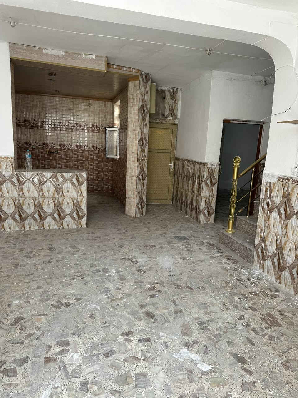 دار للإيجار في حيً ميسان قطاع ٢٣مساحة١٠٠يحتوي الدار على غرفة صالة واستقبال ومطبخ الطابق الثاني غرفة سعر الإيجار 350 ￼ صافي عنوان المكتب حي ميسان شارع الكات مقابيل السوق مكتب أبو حوراء الحسناوي جسار اتصال على الرقم  ***********.       ***********
""""""""""""""""""""""""""""""""""""""""""""""""""""￼
