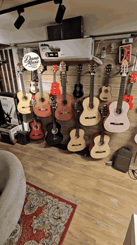 #دانا_للموسيقى🎙 🎸 كيتارات M الكلاسك 🎸 متوفرة بعدة ألوان أنيقة صوت جميل...