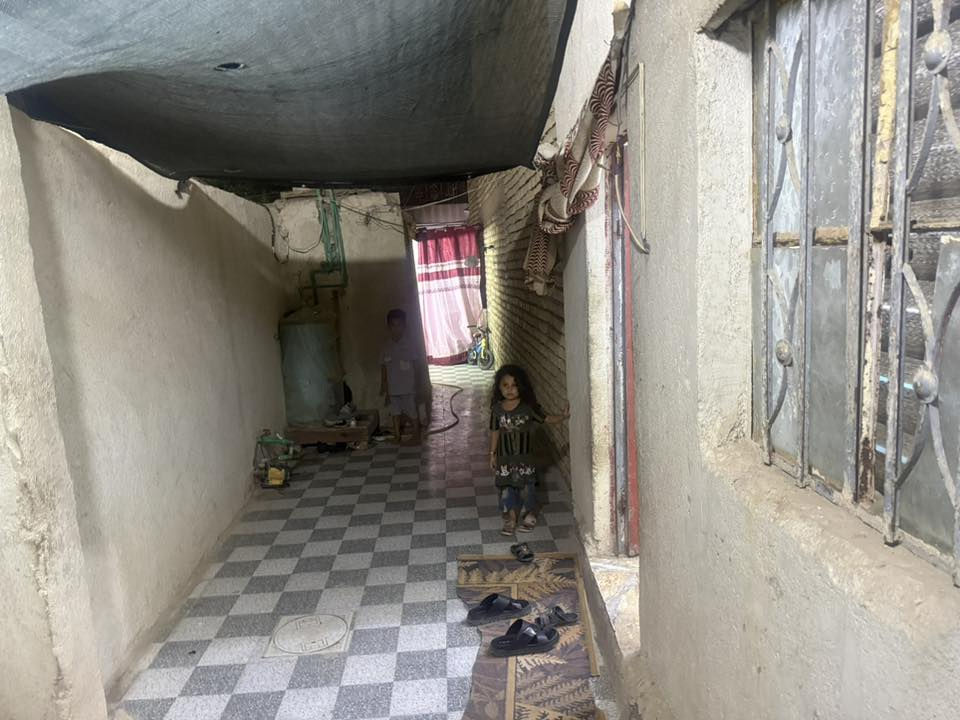 بيت زراعي للبيع مساحه 120 بخنيطله موقع مميز قرب الكراج وشركه الغاز ثالث بيت عن شارع الرئيسي يحتوي ع غرفه وصاله ومطبخ وديوانيه وساحه وسعره مناسب  38 وبي  مجال 

‭٠٧٨٧ ١٢٠ ٦٢٧١‬
