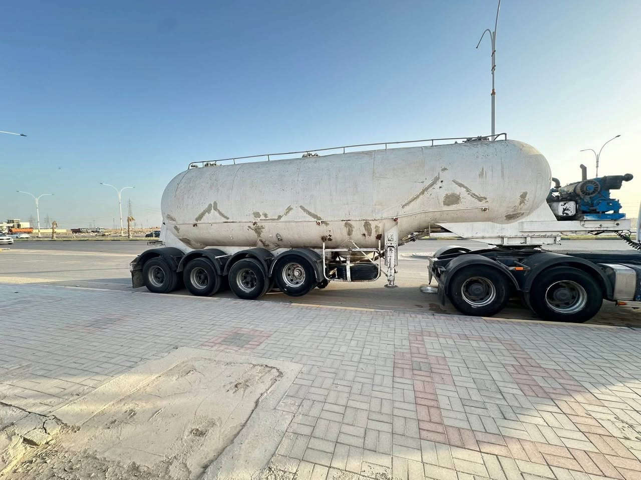 سايلو سويدي للبيع ٣دناكير سبرنك والرابع جوبلس يحمل ٥٥طن  البطل جاهز للشغل العنوان السماوه 
***********
