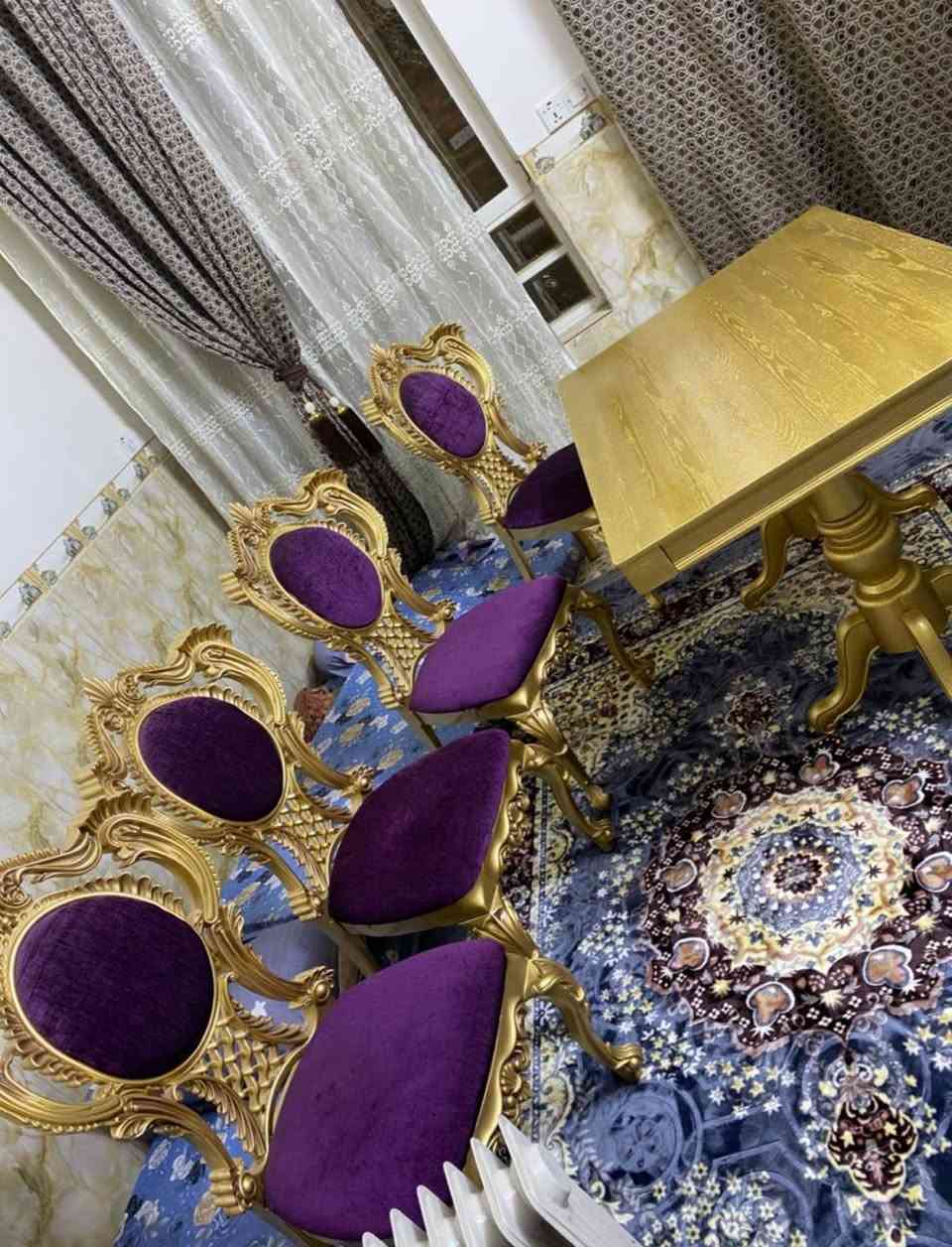 ميز طعام ملكي للبيع ٢٥٠ الف وبي مجال بغداد الشعب 
***********
