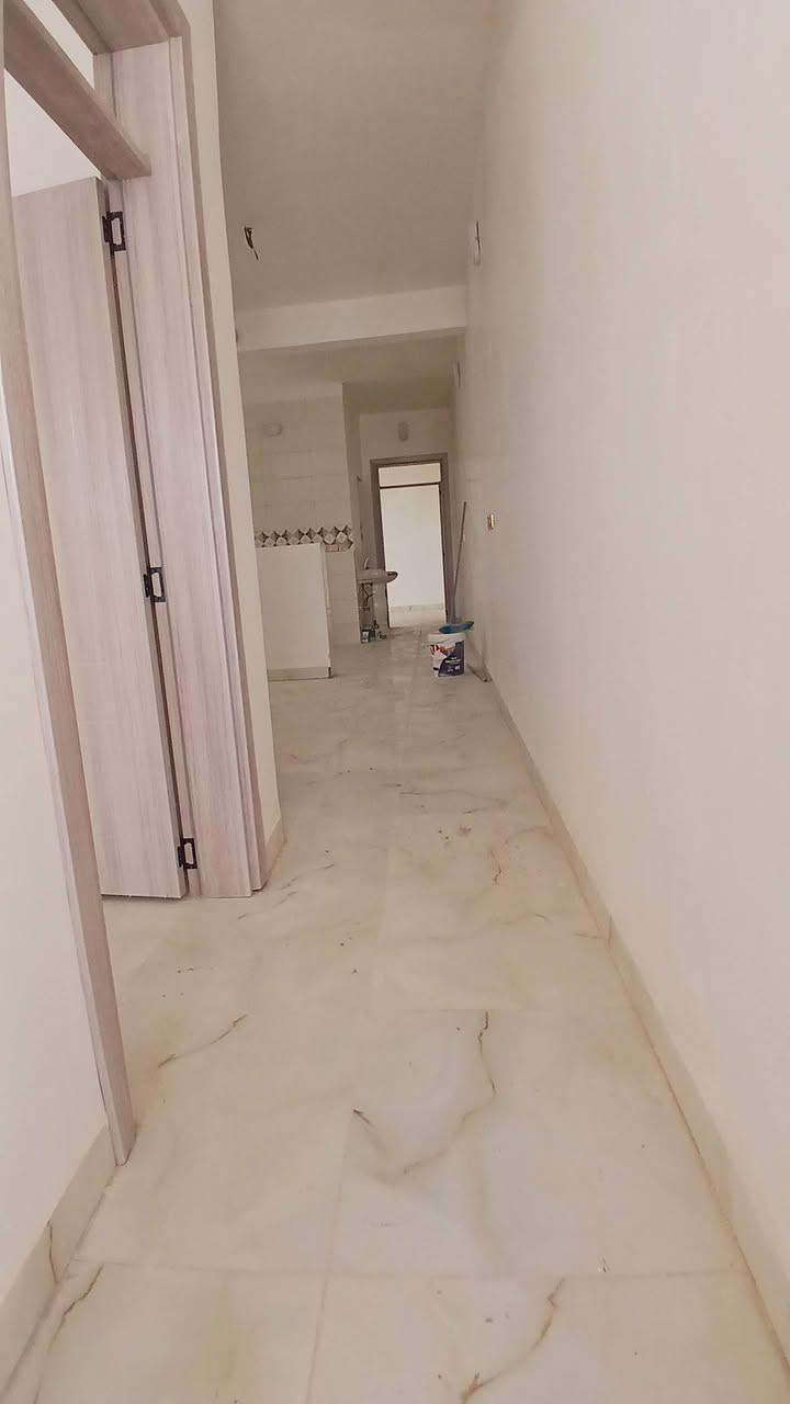 على بركه الله بيت للبيع دوانم المعمل مساحه ١٠٠متر طابق واحد زيرو يتكون غرفه واحده مكان البيت قرب الساتر 
السعر مناسب للاستفسار اكثر اتصل *********** او زياره مكتب زمزم
