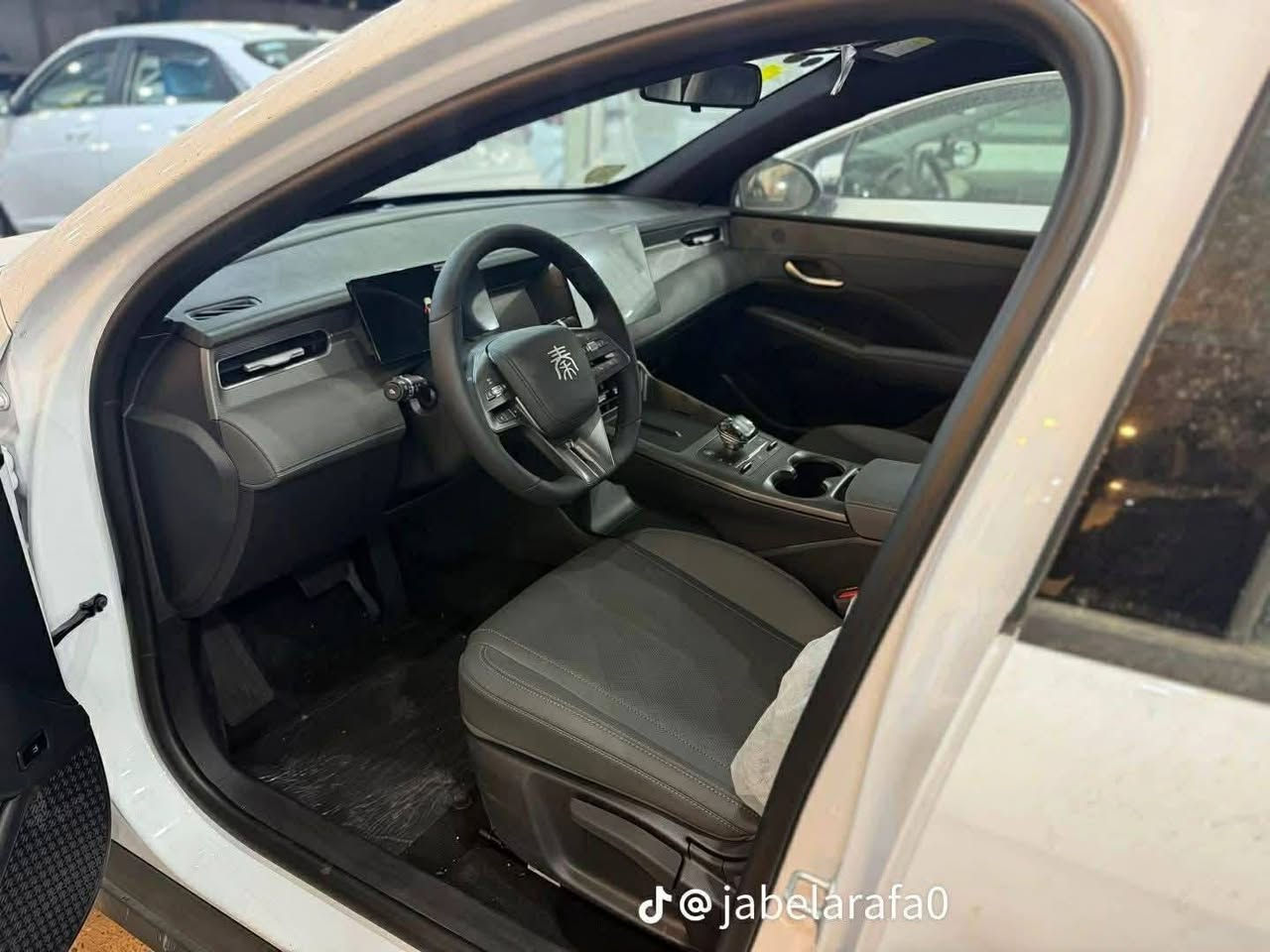 BYD QN Plus
2025
سياره جديده مابيه شخط شراي اتصل بيه شي بسيط 
رقم كركوك جاهز بسمي 
*********** كركوك, العراق
