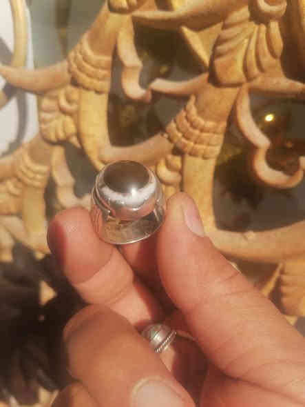 تحفه م̷ـــِْن الجزع البقري صياغه يدويه ثقيله قطعه خشنه مكان كربلاء توصيل بغداد فقط ***********
