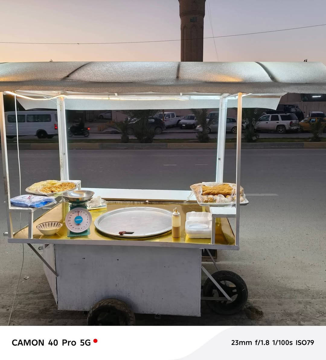 سلام عليكم للبيع عربانه نضيفه وكامله اناره شمعات لد ونشره وقمريه وبيها فتحتين ليريد يشتغل بيها لبلبي وبيها مخزن نضيفه جدا وموضحه امامكم بل صور العنوان بغداد ا الشعب رقم الهاتف***********
