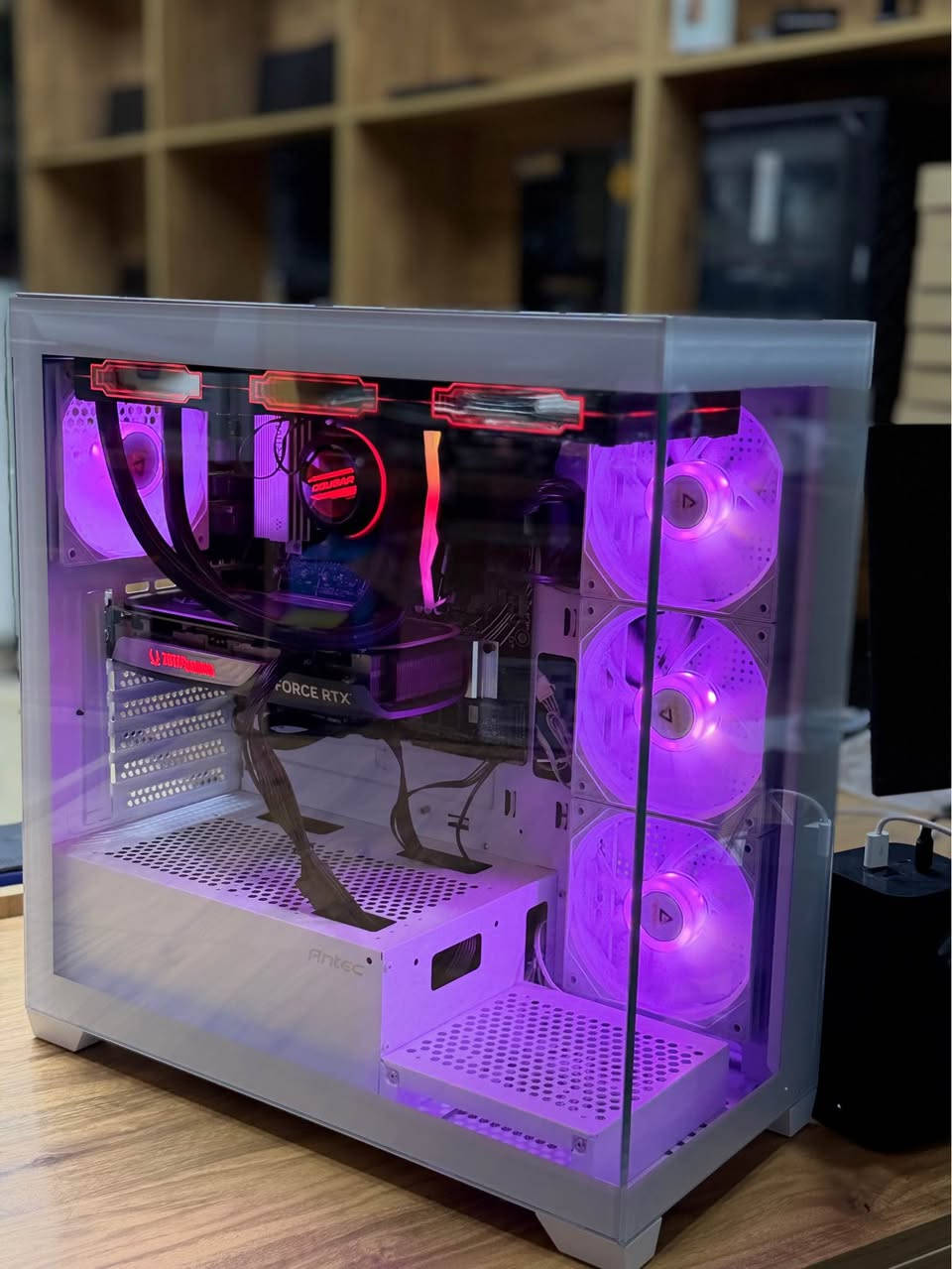 Gpu:4070 zotac 12 gb
Cpu:ryzn 5 7600
Ram: 16gb t force ddr5 6000mhz 
Psh: 750w +80 gold  segotep 
Mth: b650 asus prime 
Hard:512 ssd m.2
Cooler: liquid cooler cougar 3fan 360mm
Case : antec. 7*fan

کەیسی گەیمینگ و زۆر بەهێز بۆ هەموو کاریک دەبێت 
زەمانی ١ مانگ 
نرخی 1075$ قفڵ
وەک نوێ وایە 
گەیاندن بۆ هەموو شوێنێک هەیە 
***********
*********** أربيل, العراق
