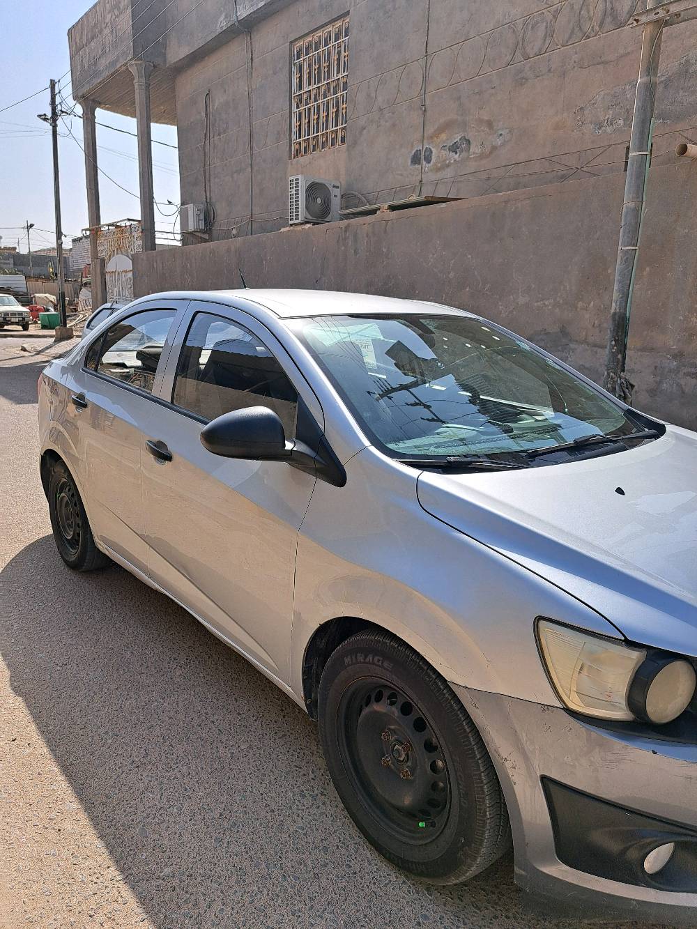 السلام عليكم 
شفرليت سونك 2012 خليجي 
السياره بأسمي و سنويه لل27 و مصفرة غرامات 
مشروع وطني تتحول بكل المحافظات 
مكينتها البلاديه بدون تحوير و حجم المحرك 1600
بيها 3 قطع صبغ
و بيها عته بالنمره الرابعه . تمشي طبيعي و تذب نمرها طبيعي و تصليحها بسيط بدون فتح كير 
السعر 58 و بيها مجال و العطل ينزل من السعر ابيعها على وضعها 
مكاني البصرة /ابي الخصيب
*********** /واتساب