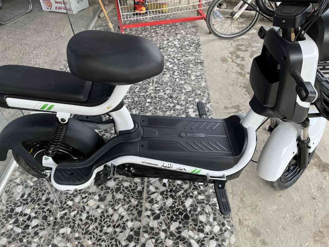 السلام عليكم دراجه شحن فول بس الشاشه متشتغل مالتهه وكفاله مني الك اذا عطلت او صار بيهه شي ضمان ٥ ايام
شركه:حيدر النيار
النوع:١٤
تحتوي على 3سرعات 
السرعه الاولى 40
السرعه الثانيه80
السرعه الثالثه99
وسرعتها الحقيقيه مقارنه بالسياره40
تحتوي على سويجين وبصمه
بطاريه جديده
نظافه 100/100
السعر 275وبيهه مجال 250
العنوان بغداد البلديات
للتواصل او الحجز ***********
