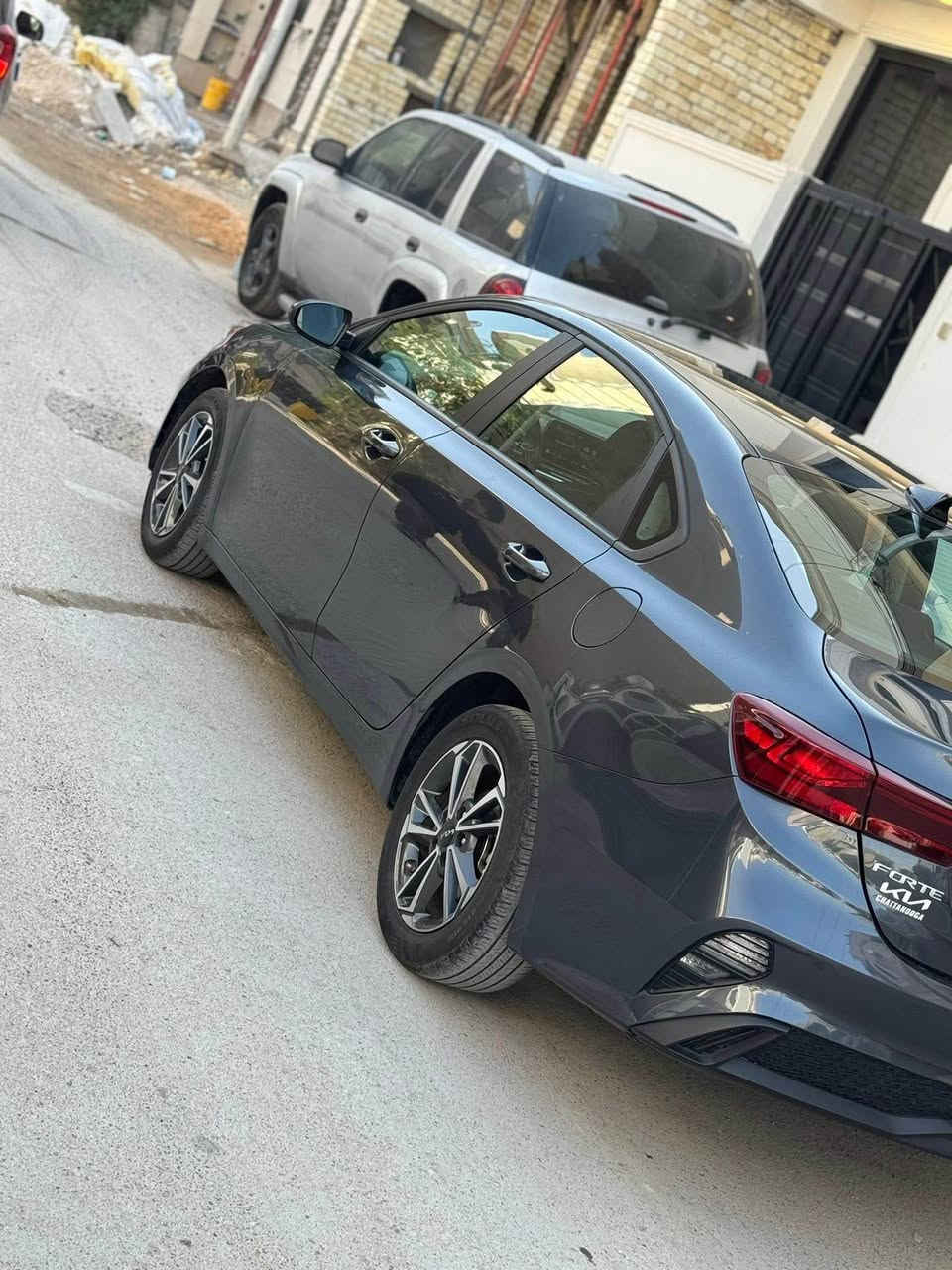 سلام عليكم . 

KiA فورتي . 
موديل 2023
لون رصاصي

فحص و هزه و سنويه جديد . رقم أربيل . 

المواصفات . 

■ فول تحكم ستيرن . 
■ شاشه كبيره . 
■ كامره خلفيه . 
■ تحديد مسار . 
■ رادار امامي . 
■ تثبيت سرعه . 
■ ثلاث أنظمة قياده 
■ توقف ذاتي .  
■ السياره جاهزه من جميع النواحي 
بدون ايرباك
  
■حادث صبغ شبر جاملغ وشبر بنيد فقط بدون 
دواخل شاصي لغد كفاله 
السعر 158
مكانها بغداد
للتواصل *********** بغداد, العراق
