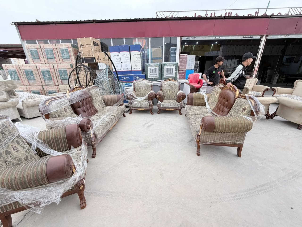 على بركة الله وصول وجبة جديدة من الاثاث المنزلي (البالة) الى مجمع العبدالله التجاري وبااسعار مناسبة لفترة العيد تعال وتدلل 
العنوان :الحفرية الشارع العام بااتجاه العزيزية بلقرب من شركة التاج
الاتصال ***********
الاستفسار مراسلة الصفحة@إشارة
