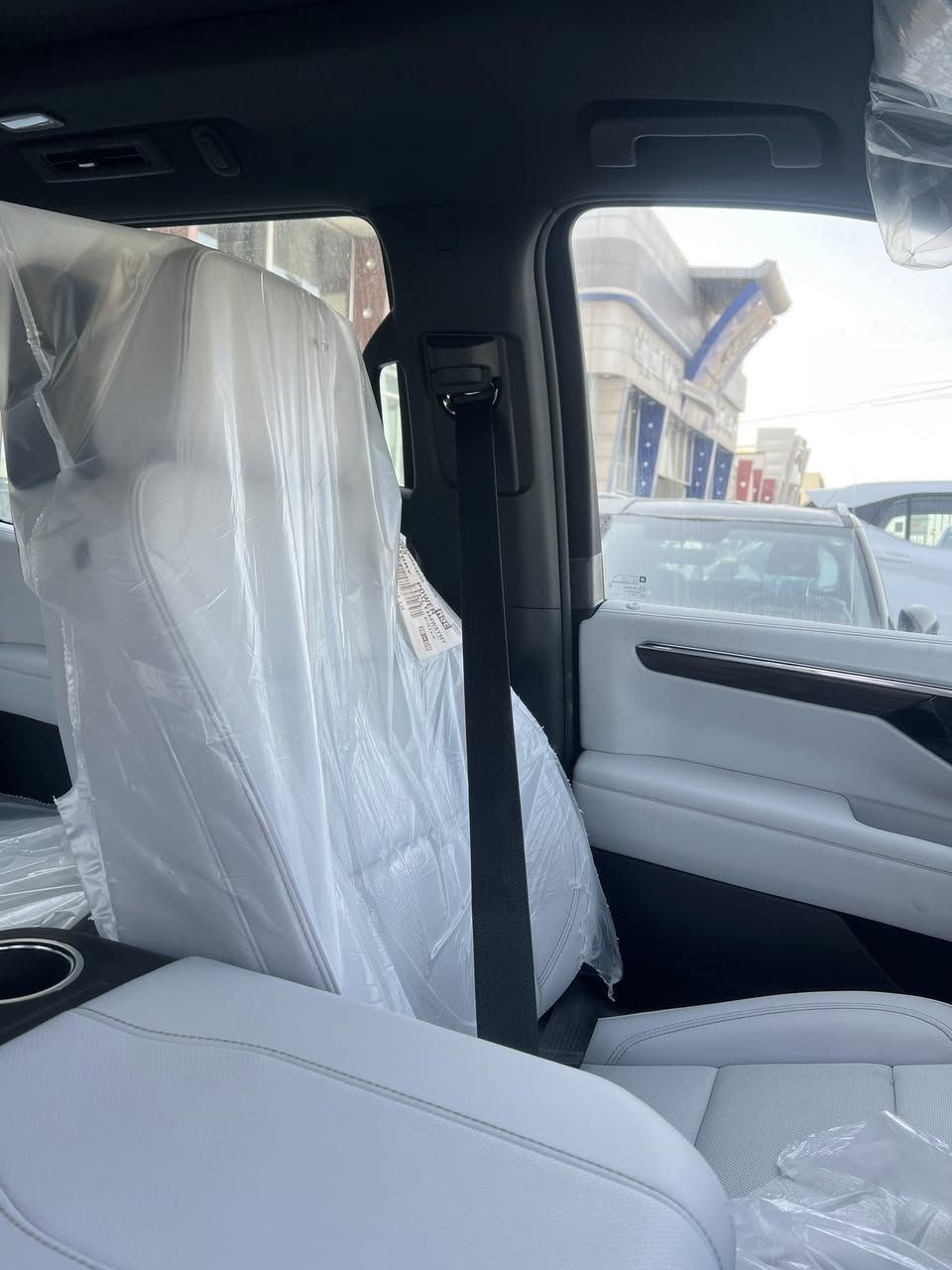 السلام عليكم
تاهو بريمر 2025 زيرووو ضمان شركة المنصور 
السعر 115 مليون مرقم وكامل سنويه بأسم المشتري 
*********** عنواني البصرة
