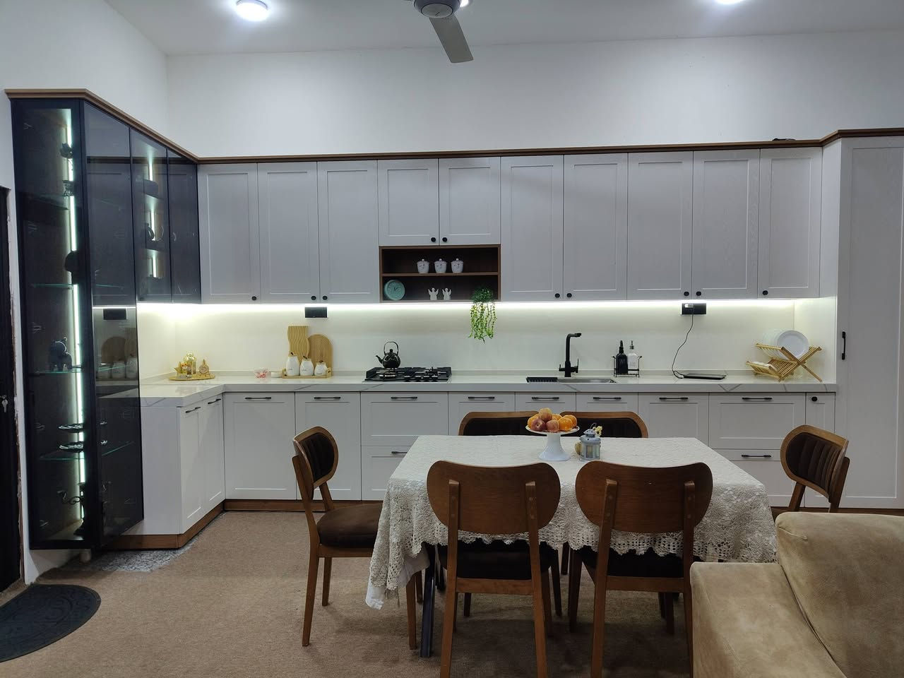 نجارة حسين عجام 
لعمل المطابخ التركية الحديثة 
احدث الموديلات والتصاميم 
مطبخ تركي الهيكل mdf 
الابواب hdf 
السطح بورسلين 

للاستفسار *********** أو *********** 
 حسين عجام النجار
