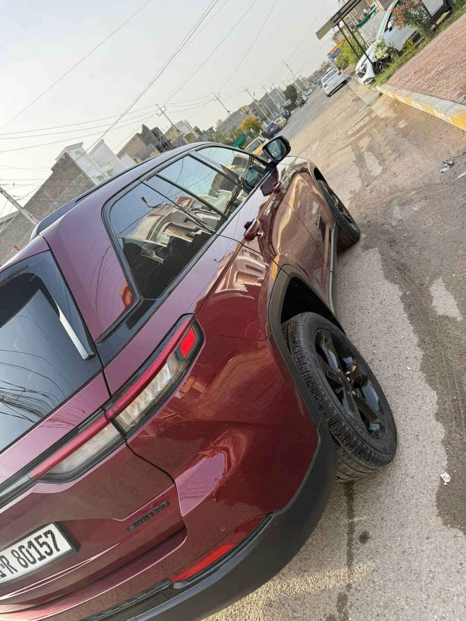 السلام عليكم 
جيب كراند شيروكي ماروني  لمتد بلاس رقم بغداد انكليزي بأسمي موديل 2023 وارد امريكي ماشية 24 الف مايل قابل للزيادة
* محرك 6 سلندر 3600
* 5راكب
* كير سبورت
* فور ويل 4×4
* بصمة تشغيل وتشغيل عن بعد .
* رادار  مع مانع تصادم امامي وخلفي .. 
* ⁠مود تحديد نضام القيادة
* نظام تحديد المسار . 
* تحذير النقطة عمياء .
•ثلاث شاشات سايق وسط و راكب
* ويل قياس 20 انج .
* شاشه كبيرة 10.1 انج تدعم نظام الخرائط (GPS) للاندرويد وال ios .
* كاميرا خلفية  مع حساسات خلفية . . 
* بلوجكتر امامي 
* المصابيح الأمامية زنون .
* 5 ابواب بصمة للدخول الذكي. 
* تطعيم صاج خشب للمقصورة الداخلية الامامية . 
* ذاكرة لحفظ وضعيات الجلوس للسائق.
* المقاعد الأمامية كهربائية .
* المقاعد الأمامية والخلفية تدفئة .
* انارة داخلية LED متعددة الالوان . 
* مكيف خلفي مع وحدة تحكم منفصلة . .  
* محدد سرعة . 
*نظام الايعاز الصوتي .
*جنطه كهرباء .
* اطفاء ذاتي autostop . وكثير من المواصفات
الضرر بنين مبدل وتصليح وصبغ بالجاملغ فقط وبدون ايرباك
السعر 35ونص ورقه وبيها مجال بسيط .
للاتصال او المراسلة ***********
تحياتي للجميع. بغداد, العراق
