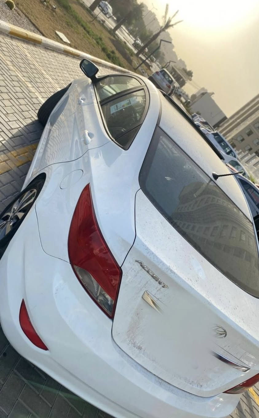 السلام عليكم  اكسنت خليجي بلو 2016 قطعه وحده صبغ السياره فول فقط الجاملغ صبغ سعرها 113 وبيها مجال  عنواني بغداد حي الجهاد للاتصال ***********
