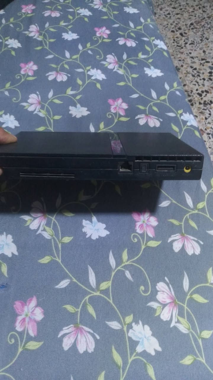 جهاز بلي 2 مهكر بدون ملحقات بس الجهاز يعني فحم سعره 10 الف مكاني شهداء البياع/  ***********
