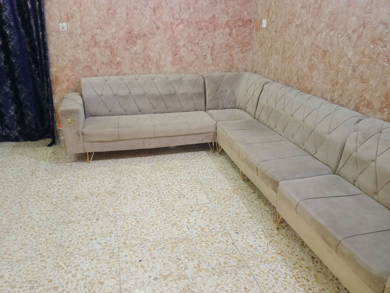ديوان 9مقاعد تسكام جديد كلش اي ضررمابي نضيف جد سعره 180يوجد توصيل داخل كربلاء ***********
