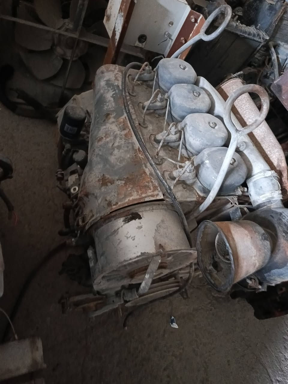 محركات دويس العدد 5واحد 3وقطعتين 6وقطعتين 4المكان البصره التصال ***********
