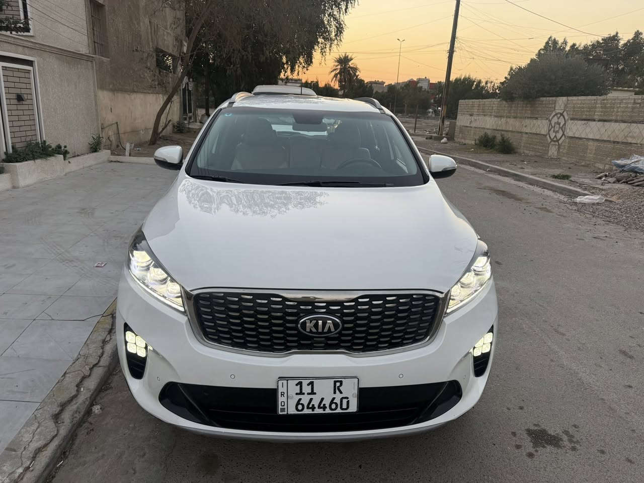 السلام عليكم . كيا سورنتو 2018 شكل ال20 وارد خليجي محرك 6 سلندر بصمة بردات خلفية صندوق كهرباء كراسي كهرباء لد امامي وخلفي شاشة وكامرة 3 قطع تبريد 7 راكب ماشية 93 محرك ابلادي وكير ابلادي بيهة يم الرقم الخلفي صبغ بسيط بدون اي حادث ولباقي مكفول السيارة بسمي مكاني بغداد الكرخ حي العامل قرب البانزين خانة *********** السعر 225 ورقة
