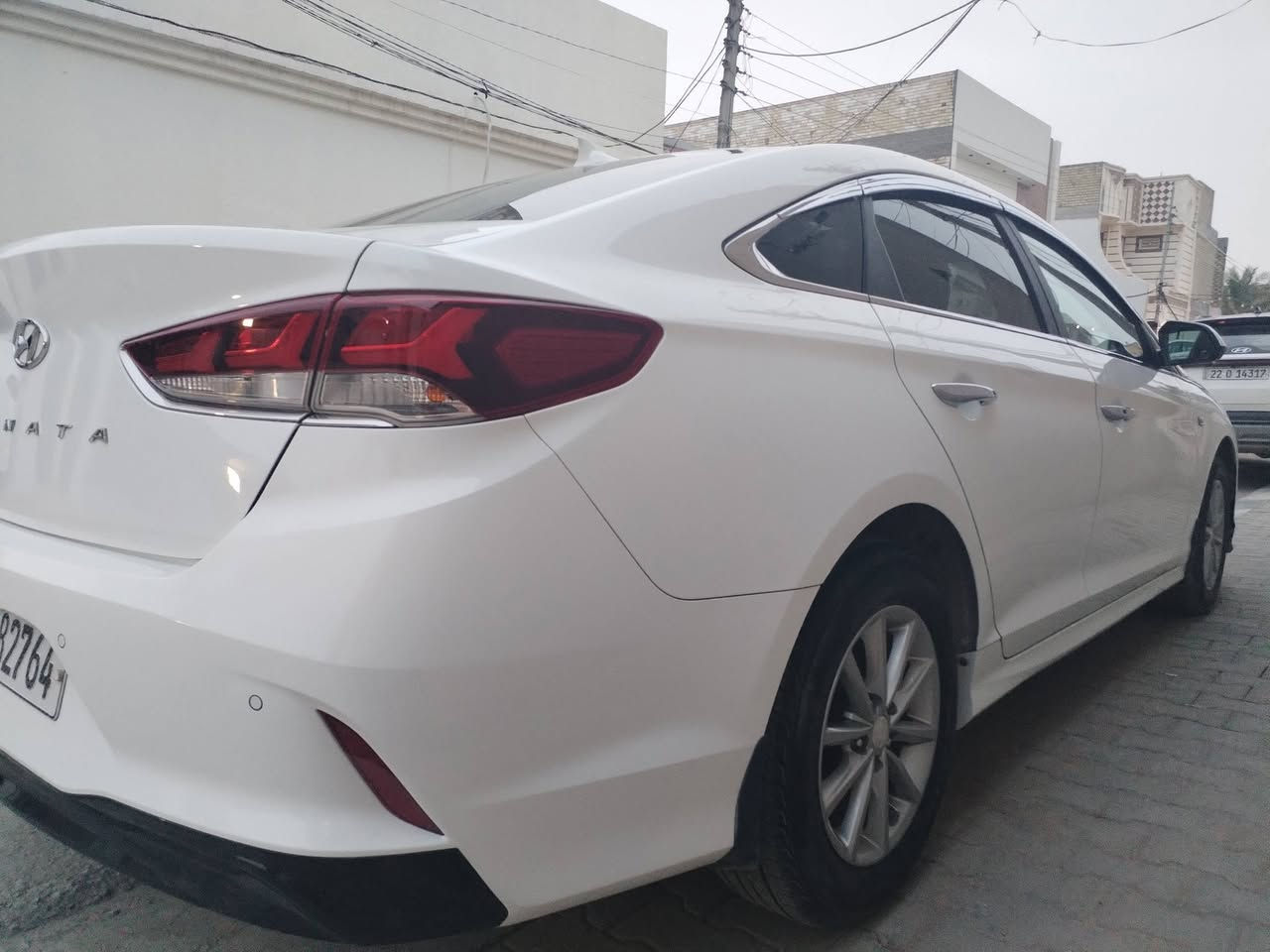 سوناتا وارد كوري موديل ٢٢ أصل/غاز
مرقم ( نجف ) دولي وبأسمي سنويته ل نهاية ٢٠٢٩ 
سيارة مكفولة ونظيفة كلش وعلى وضع الشركة 
.*. دواخل نظيفة كلش.*. كير ومحرك بلادي 
مواصفاته:- 
بصمة تشغيل / بصمة بيبان/ شاشه وكامرا بلاد/ كشن كهرباء/ كشن تبريد وتدفئة/ تبريد قطعتين/ حساس اطارات/ لد امامي وخلفي/ نظام قيادة " إيكو+ عادي / تبريد منفصل 

(( وعليه إدامة فول / دهن كير أصلي سعر اللتر الواحد ٢٥ الف/ ودهن محرك أصلي جديد يمشي ١٠ آلاف كيلو/ و بوليش ألماني ماركه عالمية))
سيارة ما متعوبة وحتى حدادية الشركة ما مفتوحة 
مكان السيارة/ النجف الاشرف 
السعر / ١٨٠ قفله 
*********** 
( فيديو السيارة موجود بالمنشور)
