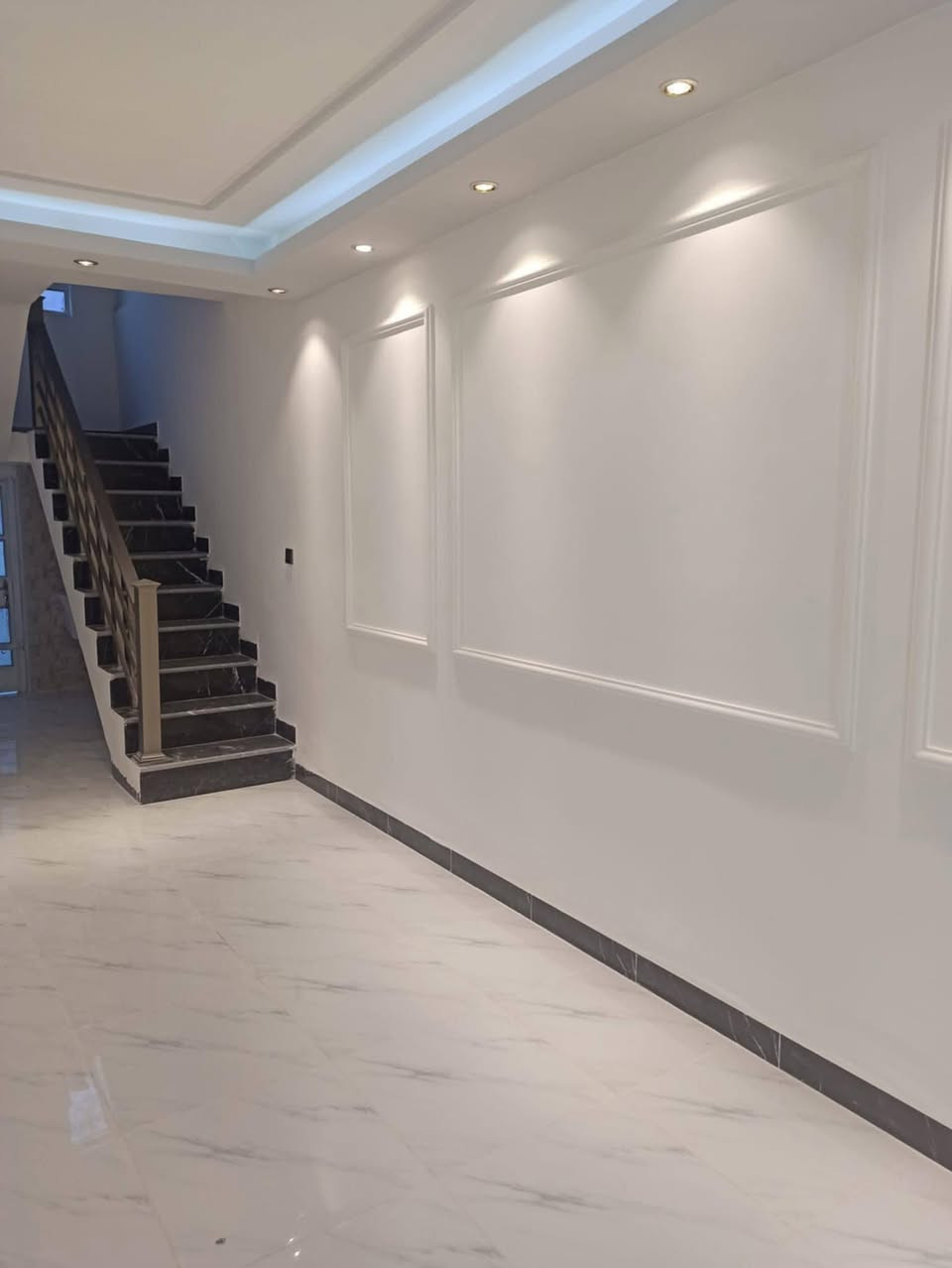 بيت للبيع طابو صرف المساحة 125الحي العسكري شارع 30قرب مركز شرطة المنتصر للاستفسار الاتصال بالرقم ***********
