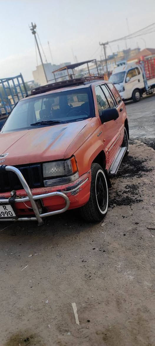 سلام عليكم سياره جيب شيروكي للبيع او مراوس حسب القناعة سياره جاهزة تخم تاير مكينة وكير نعمة من الله ارقام انكليزي كهربائية جاهزة السعر 35 وبيهة مجال ***********
