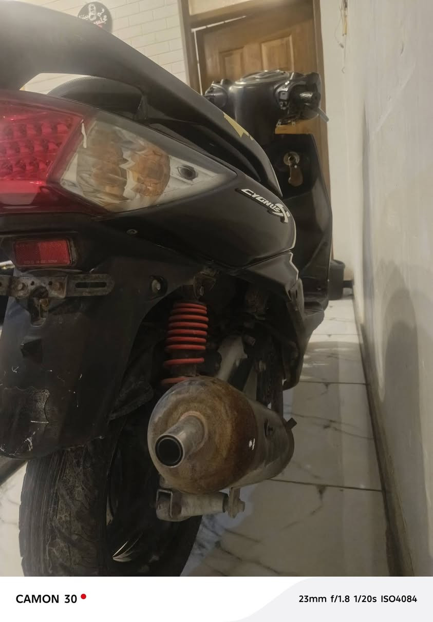 دراجه سنكس فحل للبيع دراجه كامله كل نقص مابيها وكلش نضيفه منزلها رمبه على ايدي اني منزلها من الرمبه وكلشي مافاتح بيها على وضعيه الرمبه 
عنوان الشعب 
السعر ٨٥٠
***********
