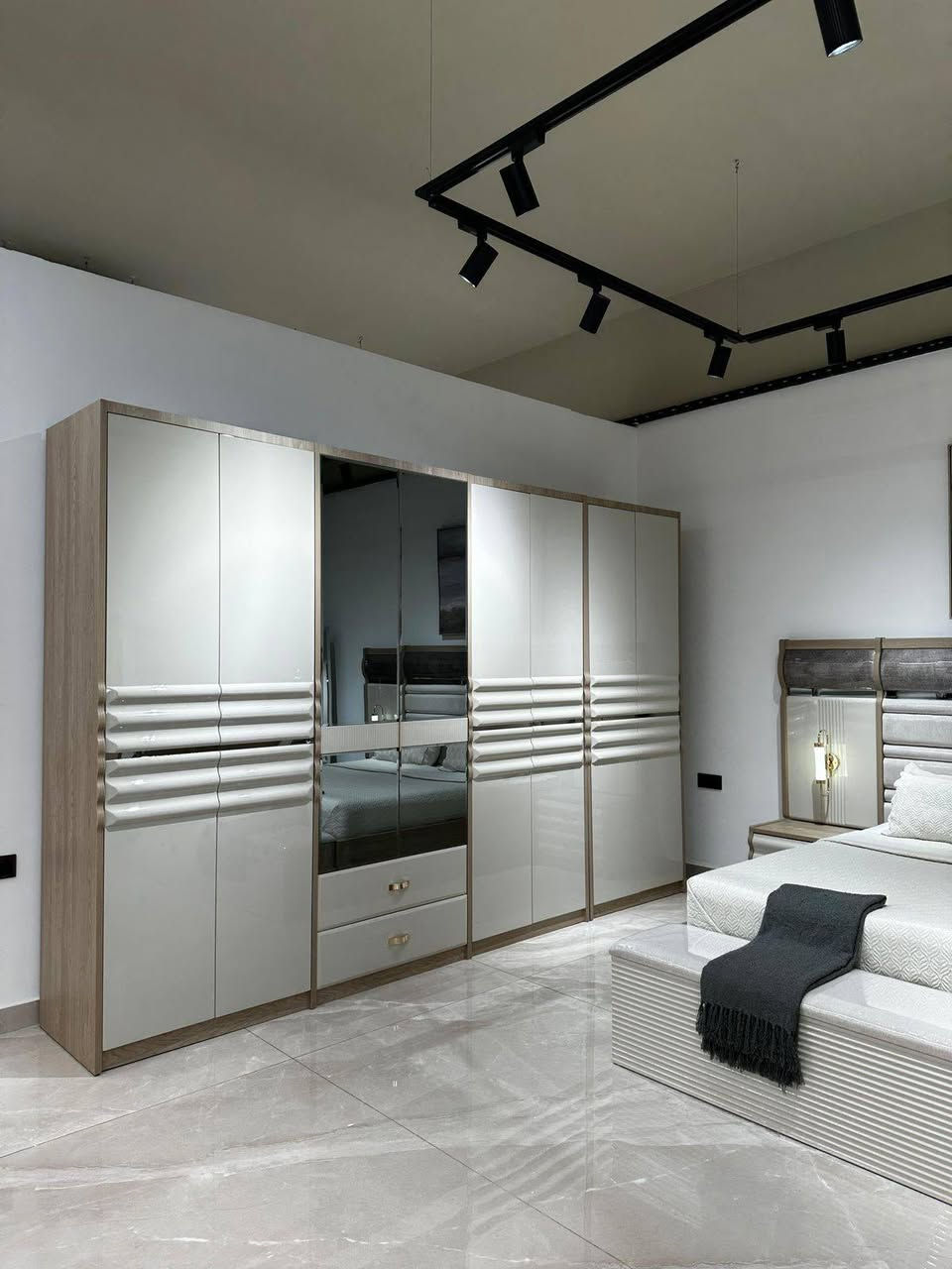 يتوفر لدينا غرف نوم مختلف الموديلات كما موضح في الصور نقدا وبالتقسيط 
#جمعيةبيتي
#للبيع بالتقسيط


**إذا كنت صاحب هذا الإعلان وتريد حذفه لأي سبب، رجاءا أرسل رسالة إلى الدعم الفني**