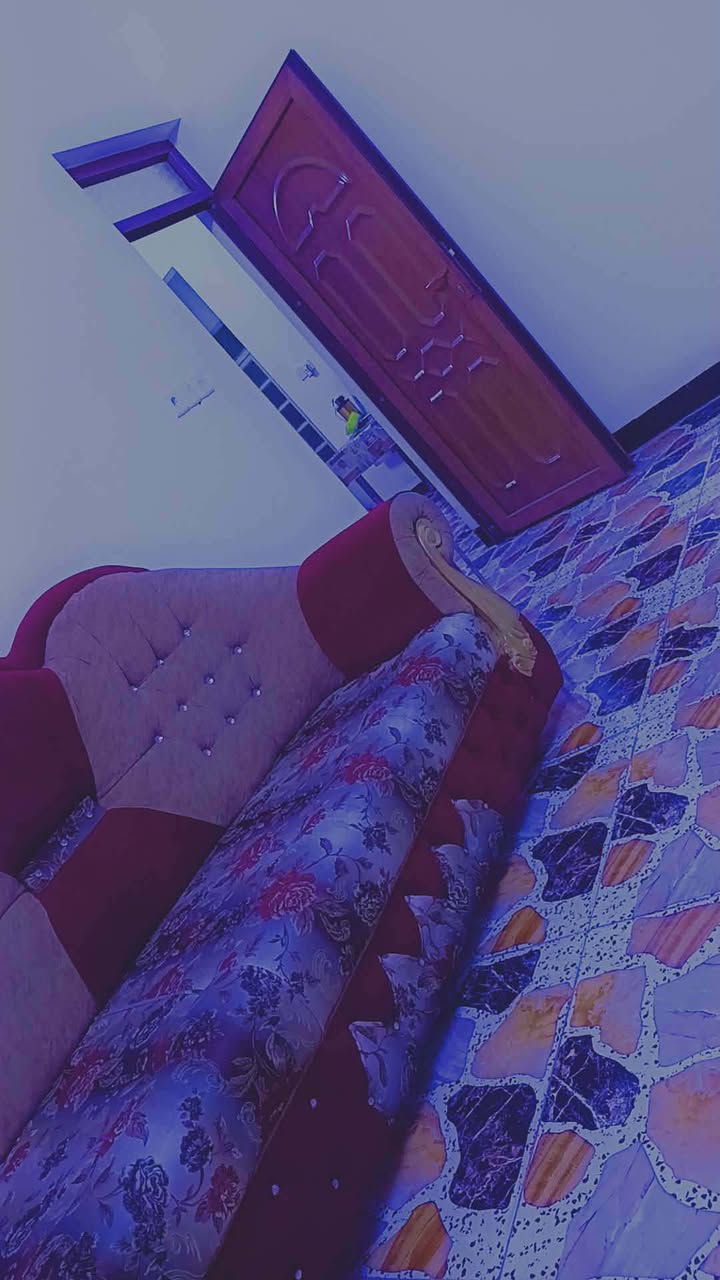 السلام عليكم بيت موقعو حي الزياده وبيه وصل بلدي هوالتبليط على اساس هل الايام يصلنا الارضيه كلها بورسلين واجه عشره وعمق 15 المساحه 150 مترغرفتين نوم واستقبا ل ومشتملات ومطبخ وحمام كامل بناء حديث اساس بادلو البيت متعوب عليه او تبليط راح يصلو  السعر 57 وبي مجال الشاري رقم الهاتف ***********
