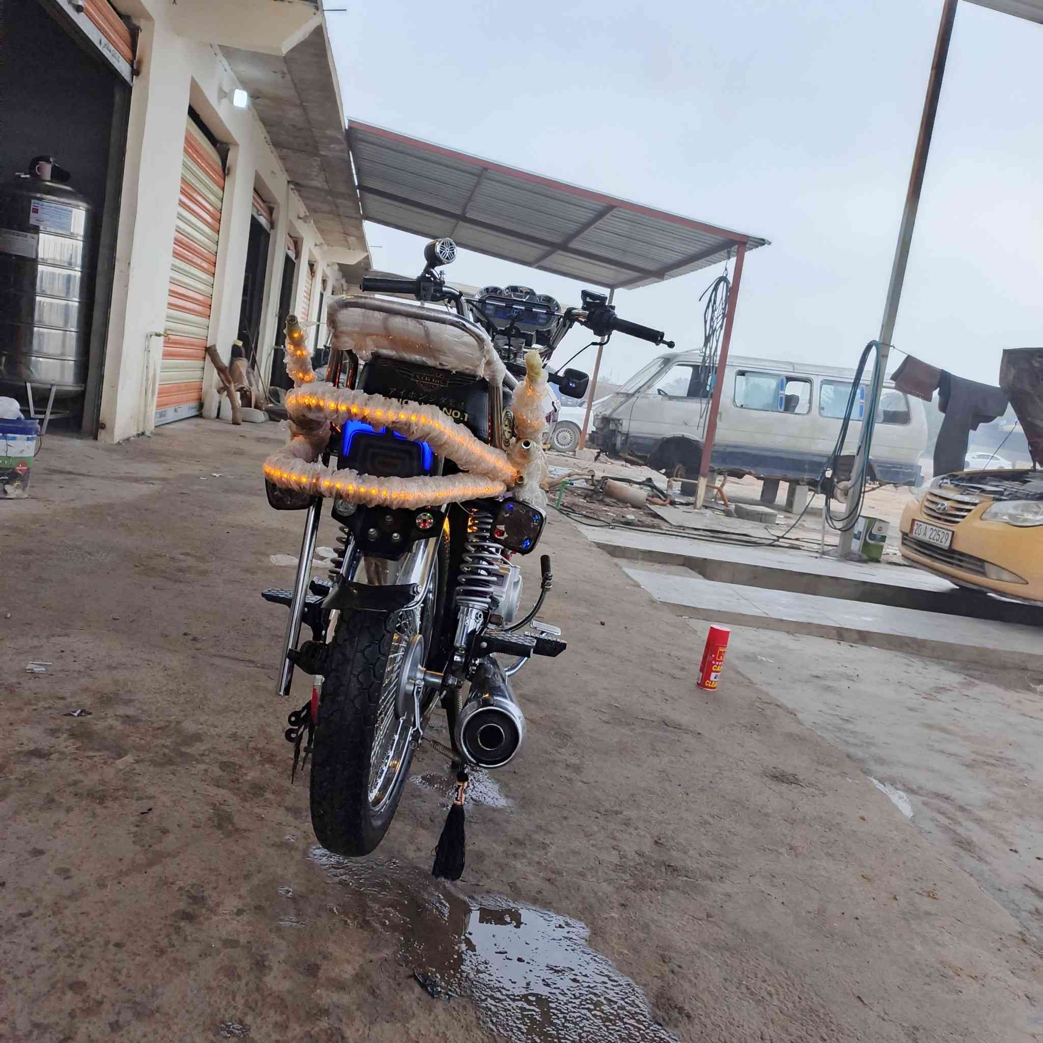 سلام عليكم دراجة تايكر موديل 24 مكفولة كفالة عامه غراض كلها بلاديه من الصلانصا ونته صاعد ورقه كارتونيه وحده مكاني ديالى الخالص جسر التحويلة ***********
