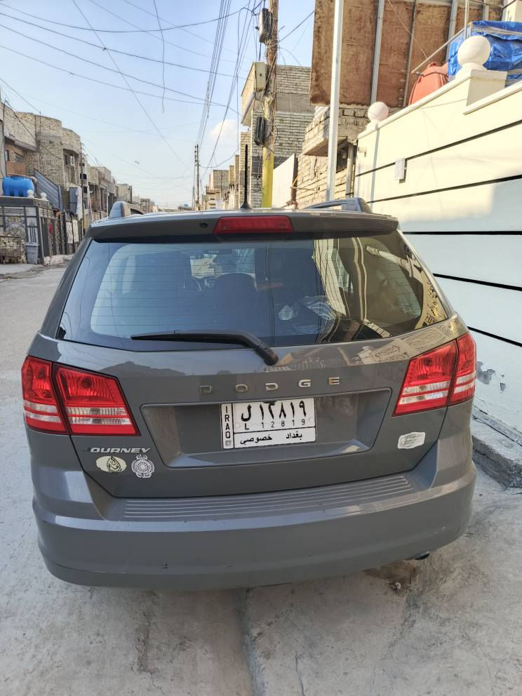 السلام عليكم 
دوج جورني ٢٠١٩ 
لون سمنتي 
رقم بغداد بأسمي 
تحكم ستيرن
بصمه أبواب + بصمة تشغيل 
مخابئ سريه ثنين 
كاميرا خلفيه 
ماشيه ٣١ ميل 
سياره جديده مابيها اي نقص 
الايت زنزون 
تايرات جدد 
حادثها بنيد وجاملغ بدون ضرر الدواخل  
العنوان بغداد/ حي أور/ ام الكبر 
السعر 145
*********** بغداد, العراق
