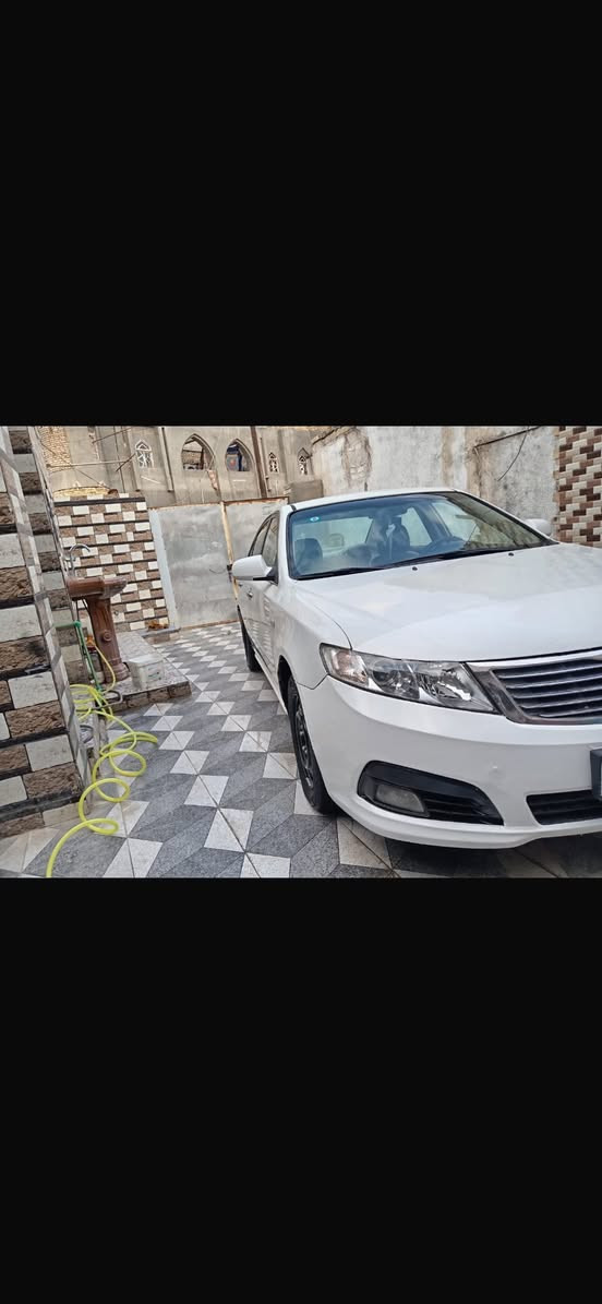 السلام عليكم سياره أوبتيما ٩ خليجي السياره بيها جاملغ وبنيد وبيها صبغ تبريد حداديه تخم تاير مكينه ٢٠٠٠ اربع حساسات دواخل جديده السعر 98 وبيها مجال الشراي يتصل *********** غير متواجد عل فيس الشراي يتصل
