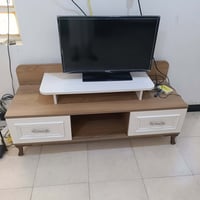 شاشة • تلفزيون