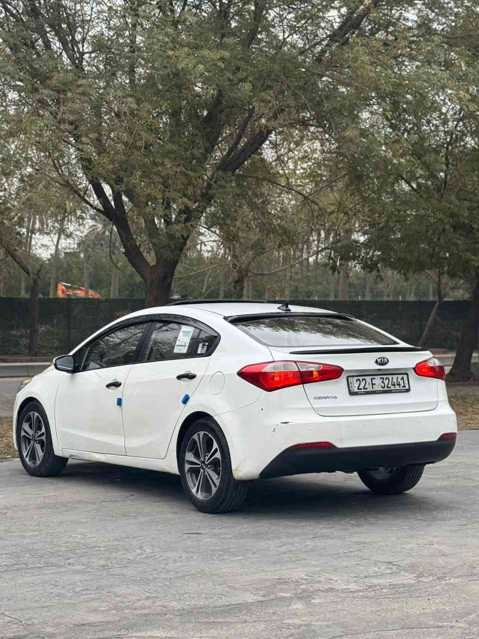 السلام عليكم.  
سيراتو مديل 14 خليجي. رقم اربيل باسمي
ماشيه 135. صبغ باب خلفي +نصف باب السائق.  بدون دواخل. جاهزه محرك كيركفاله.  تخم تاير صدر. جديد تبريد جاهزه 
المواصفات : 
فتحه. / ويل كب. / شاشه تاب /  تحكم ستيرين / محرك 1600 دوش / وباقي المواصفات المعروفه.  
عنوان السياره : 
الاعطيفيه الدامرجي. 
للتواصل / ***********
