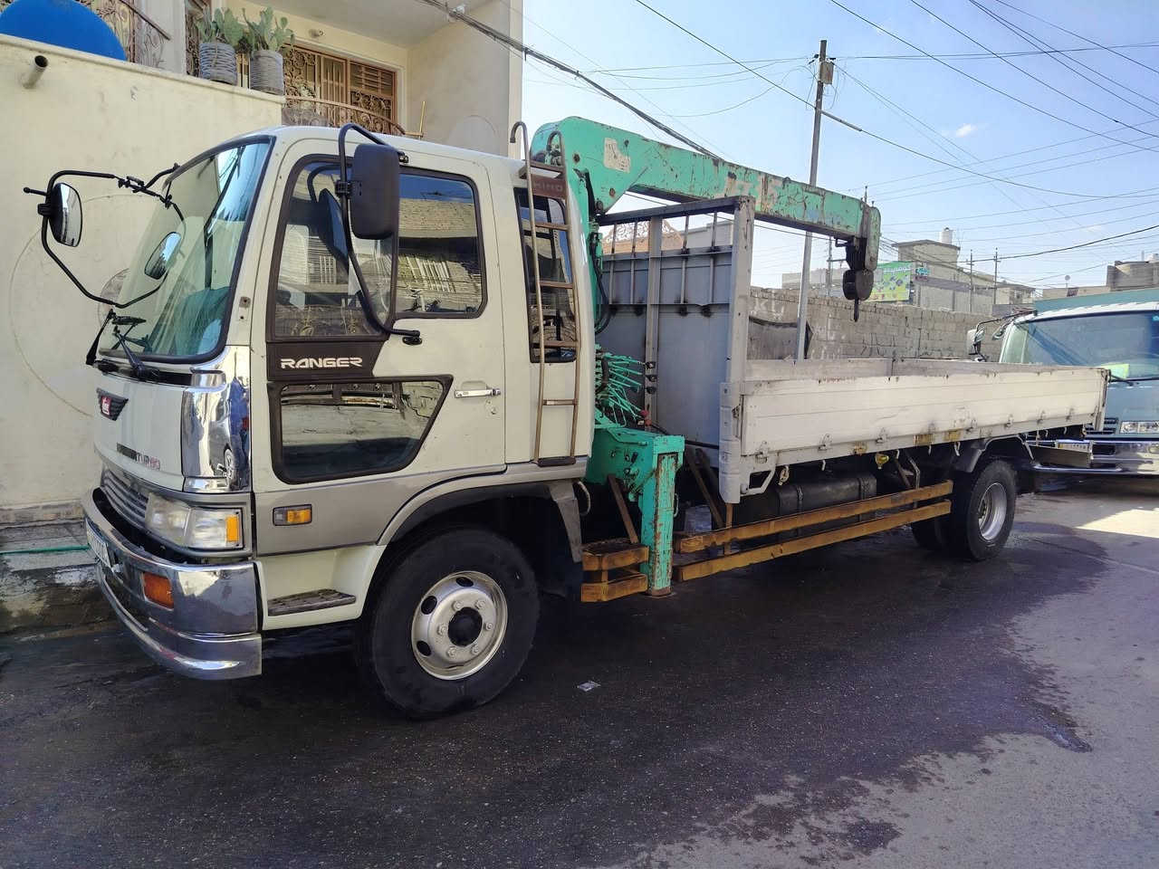 هينو طيره سوبر سياره جديده بلاد كرين *********** انا مكلف بالنشر مكان السياره بغداد رقم بغداد
