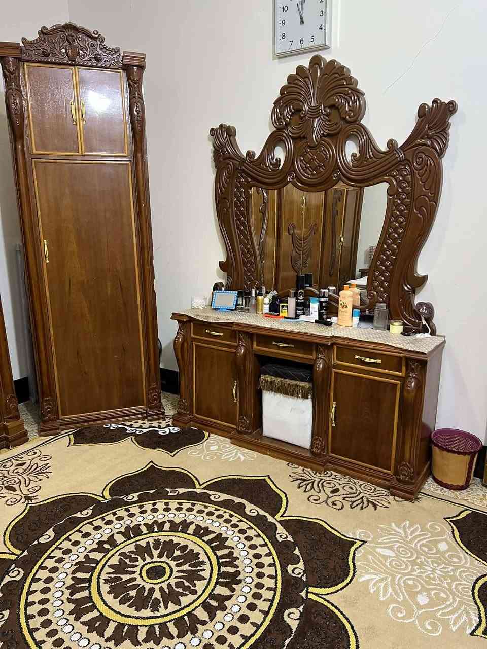 للبيع غرفه نوم حطاطه سعر مليون ١٠٠ وبيه مجال ع خاص 
مكانه رمادي ٥ كيلوا
*********** للاستفسار
