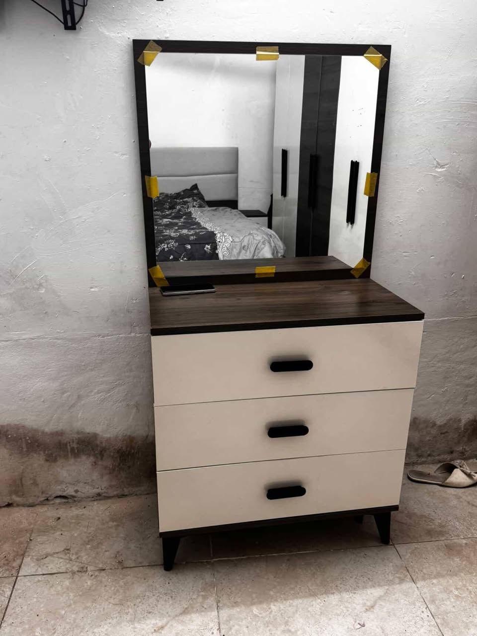 غرفه خمس قطع سعره ٧٠٠وبيه مجال جديده ستخدم يوم واحد عنواني كربلاء حي غدير 
رقم الهاتف 
‏‪***********‬‏
