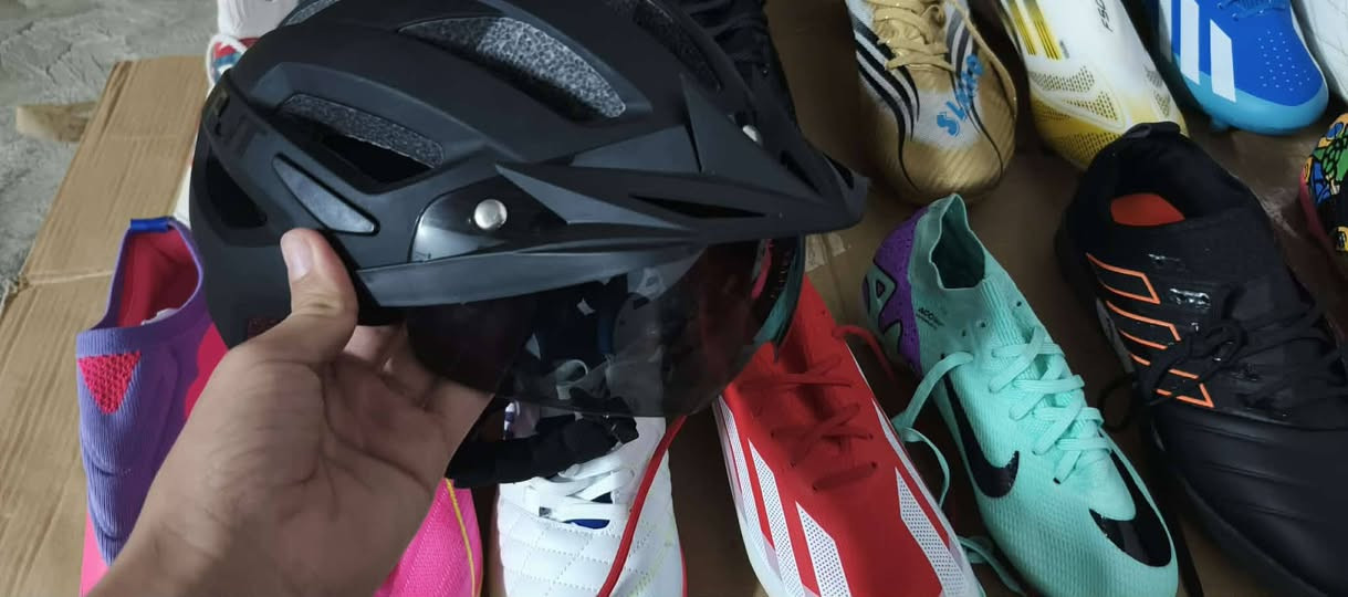 خوذه بهذا الشكل سعرها 25 توصيل مجاني وزنها كلش خفيف بيها ضوء احمر بالخلف


**إذا كنت صاحب هذا الإعلان وتريد حذفه لأي سبب، رجاءا أرسل رسالة إلى الدعم الفني**