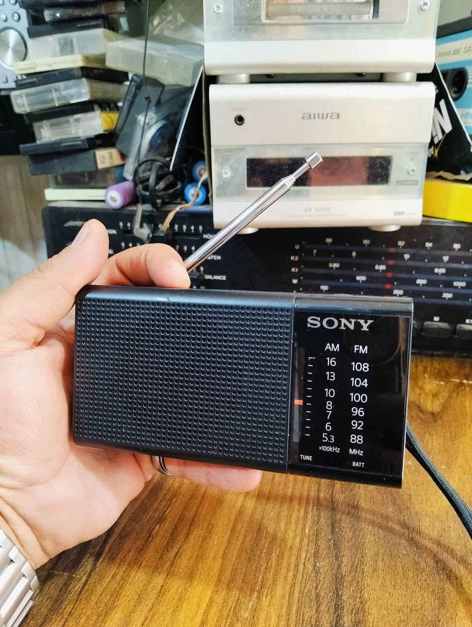 راديو سوني SONY 
موجات الراديو FM AM 
يعمل باتري قلم عدد 2 
سحب ممتاز للمواجات المذكوره 
يوجد فديو بالمنشور يوضح التشغيل 
للحجز والاستفسار المراسله على الخاص


**إذا كنت صاحب هذا الإعلان وتريد حذفه لأي سبب، رجاءا أرسل رسالة إلى الدعم الفني**